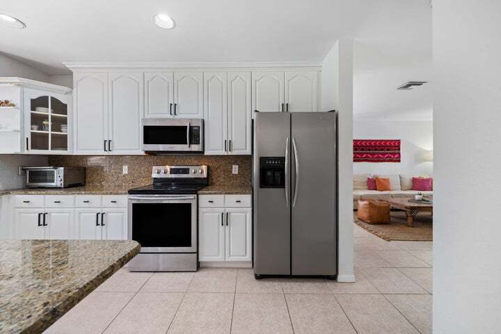 Building Photo - 1527 S Club Dr