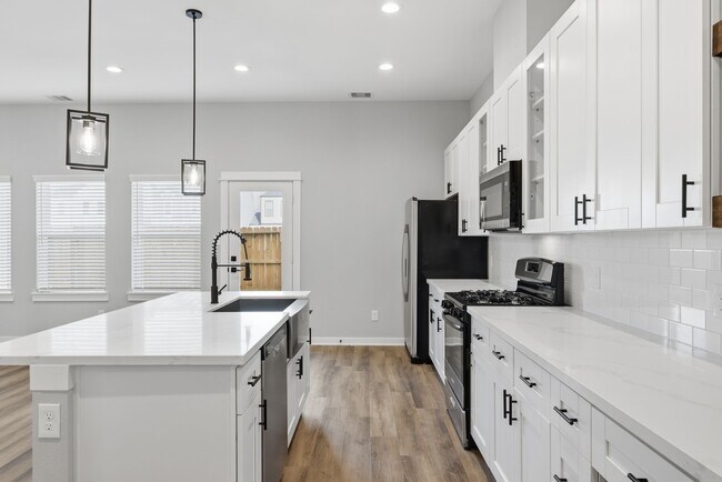 Building Photo - 413 Stonework Garden Ln