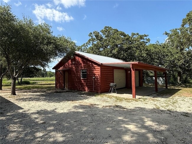 Building Photo - 9581 Valley View Dr
