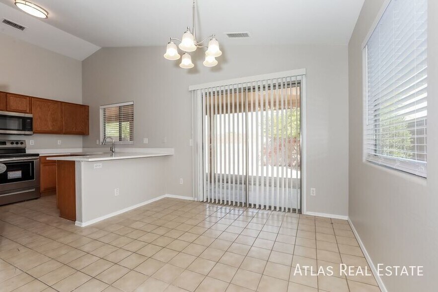 Building Photo - 11018 W Mountain View Dr