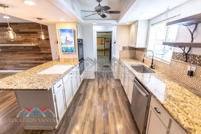 Building Photo - 2224 W Emelita Ave