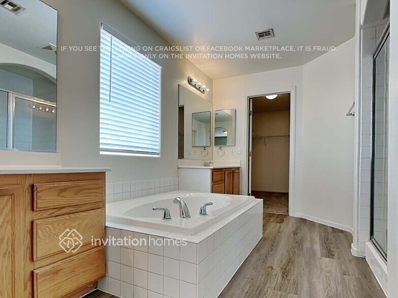 Building Photo - 1637 Rising Pebble Ct