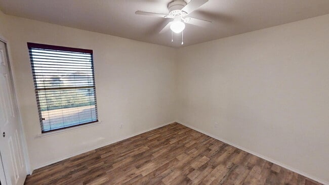 Building Photo - "Spacious 4-Bedroom Gem with 2.5 Baths and...