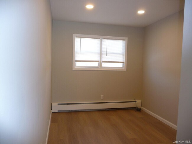 Building Photo - 91 Sarah Ln