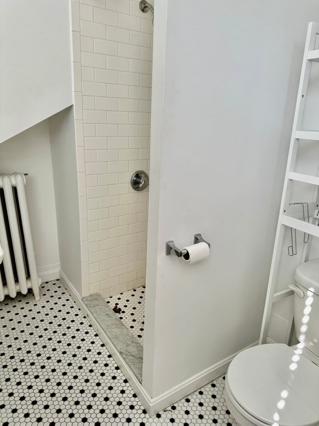 Building Photo - 107 Charles St