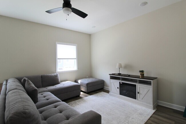 Building Photo - New construction 4 bed 3.5 bath townhome!