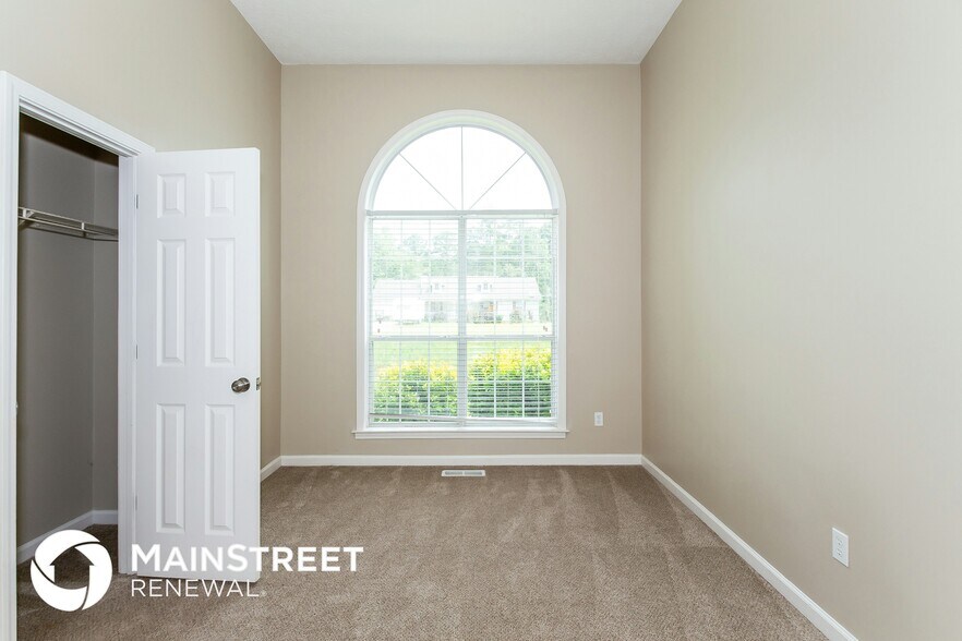 Building Photo - 121 Aristocratic Way