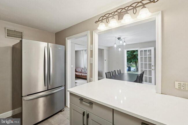 Building Photo - 614 Wises Mill Rd