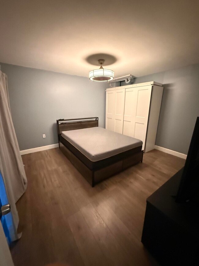 Building Photo - 1405 14th Ln