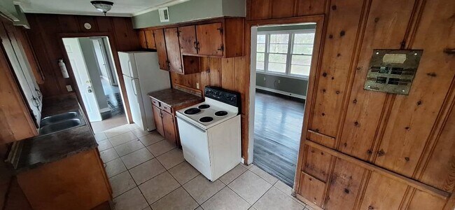 Building Photo - 540 Clubview Dr