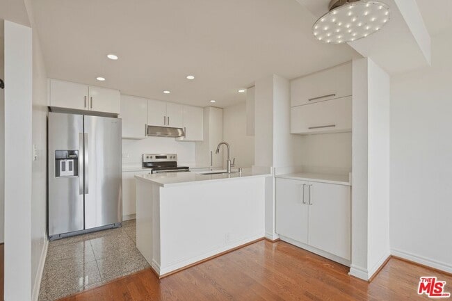 Building Photo - 10535 Wilshire Blvd