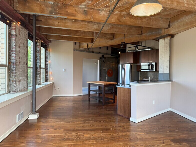 Building Photo - 1408 12th Ave