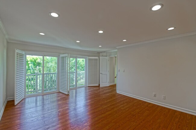 Building Photo - BRIGHT & AIRY, REAR-UNIT TOWNHOUSE W/ SPACIOUS PATIO, BALCONY & HUGE 2-CAR GARAGE IN GATED COMMUN...