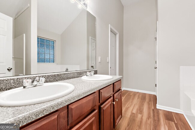 Building Photo - 7157 Laurel Creek Dr