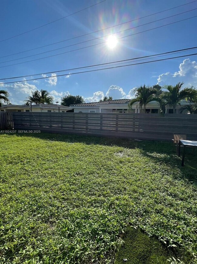 Building Photo - 4701 NE 3rd Ave