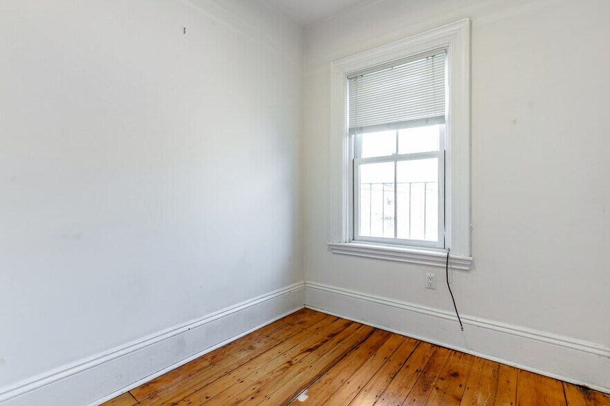 Building Photo - 1609 Tremont St