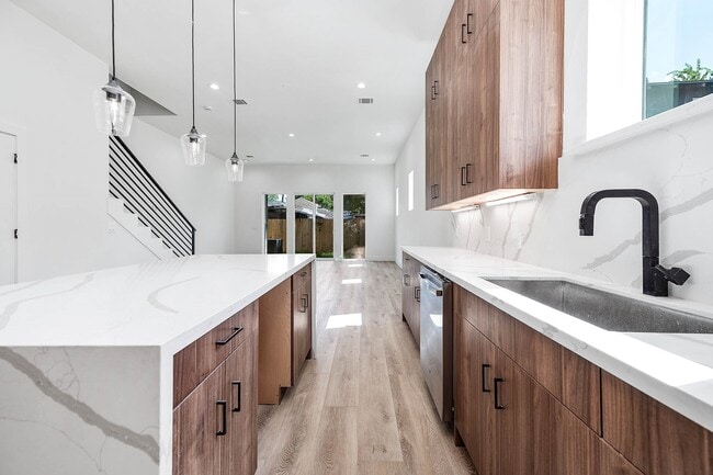Building Photo - 3619 Bremond St