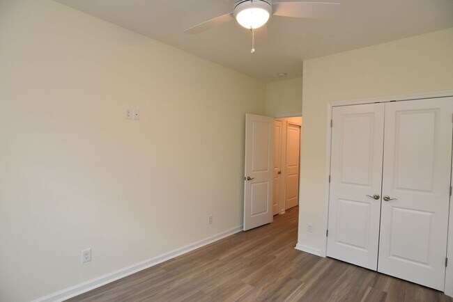 Building Photo - Charming Town Home Available