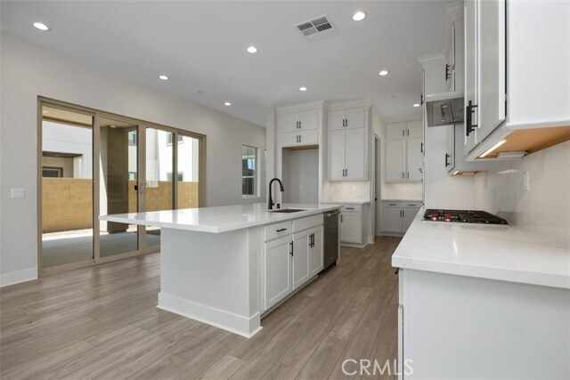 Building Photo - 9355 Astor