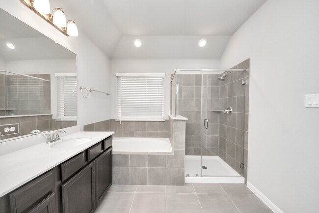 Building Photo - 518 Ellwood Terrace Ln