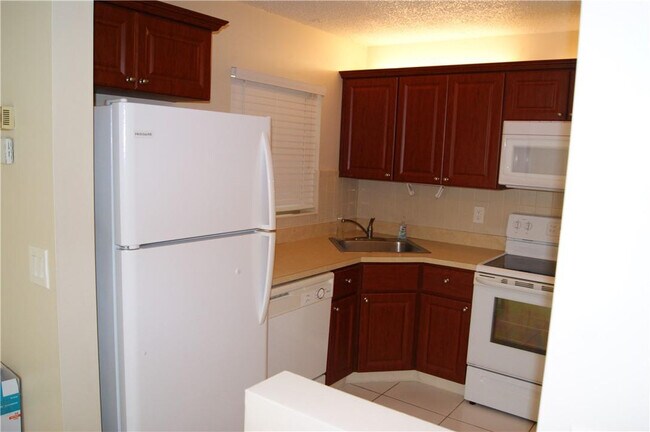 Building Photo - 3781 Cocoplum Cir