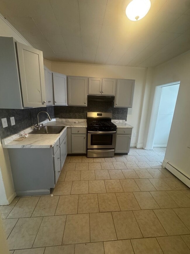 Building Photo - Beautifully Remodeled 4-bedroom Home located in Allentown