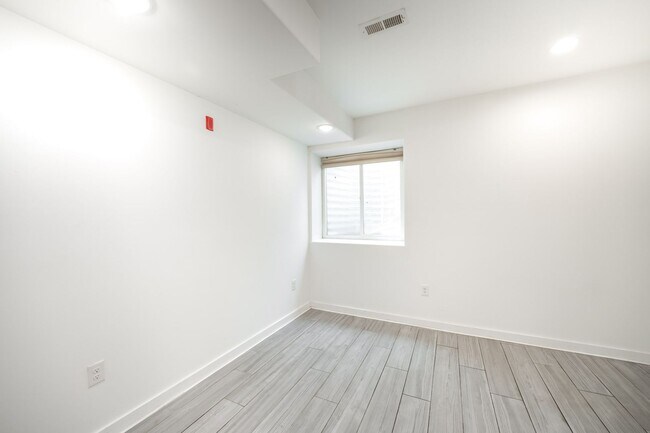 Building Photo - 1642 N Marshall St