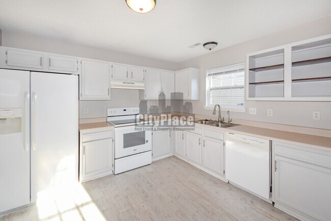 Building Photo - 5639 Wood Hollow Dr