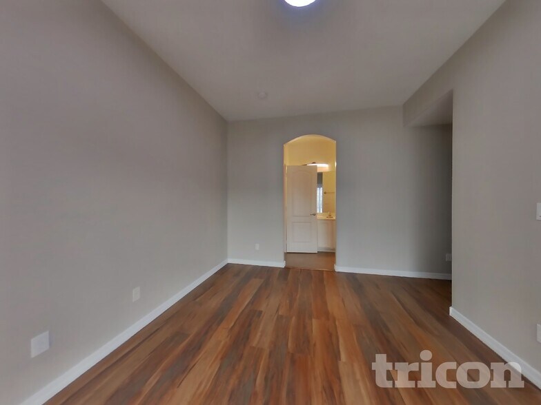 Building Photo - 3446 E Avalon Dr