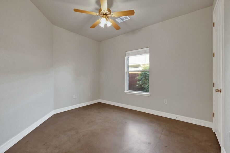 Building Photo - 388 E faust, B
