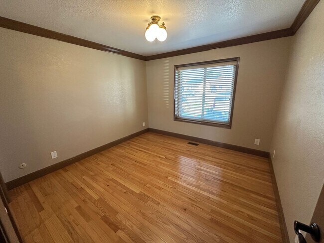 Building Photo - Single Story 3 Bedroom, 3 Full Bath / Best...