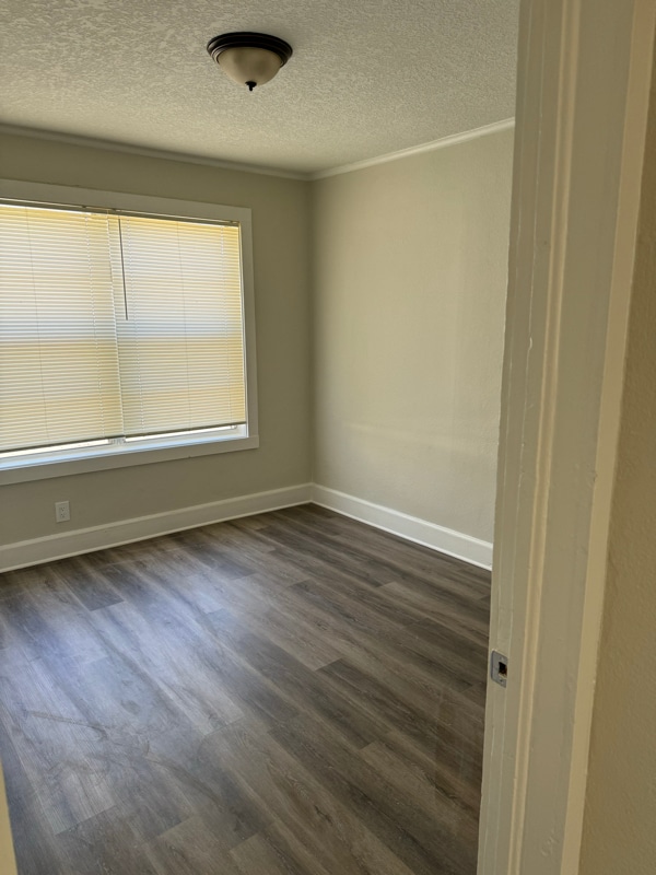 Building Photo - 814 Baker Ave