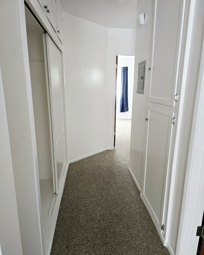 Hallway - 1610 Preuss Rd