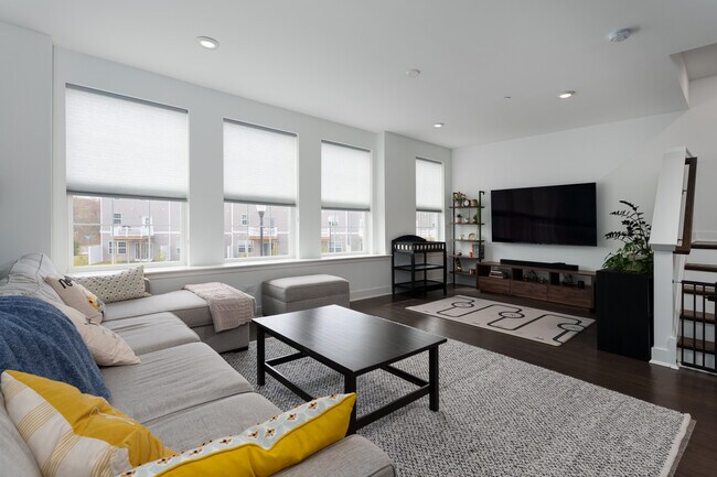 Building Photo - 1907 Swales Ct