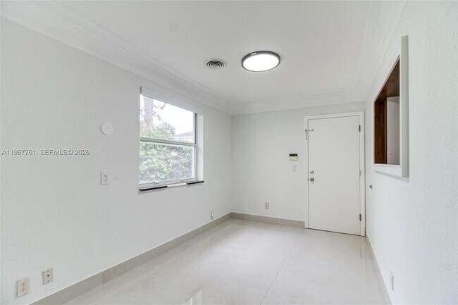 Building Photo - 5363 SW 38th Ave