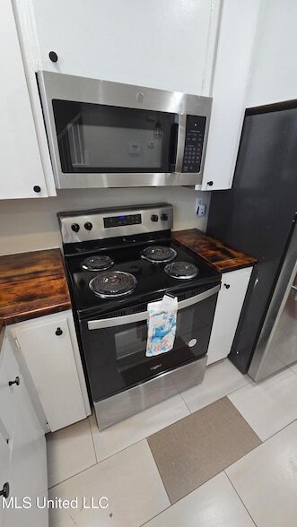 Building Photo - 933 Glastonbury Cir