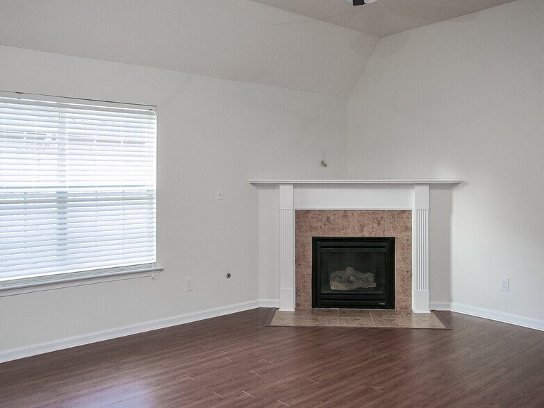 Building Photo - 5810 Bedford Loop E