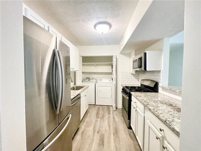 Building Photo - 320 Park Ridge Cir