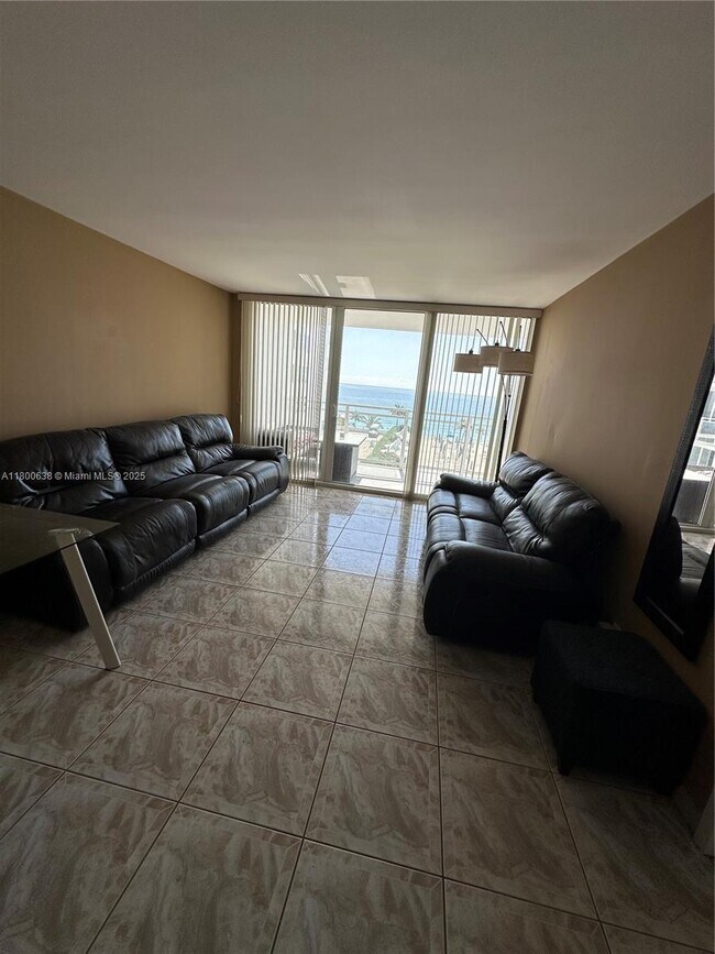 Building Photo - 2030 S Ocean Dr