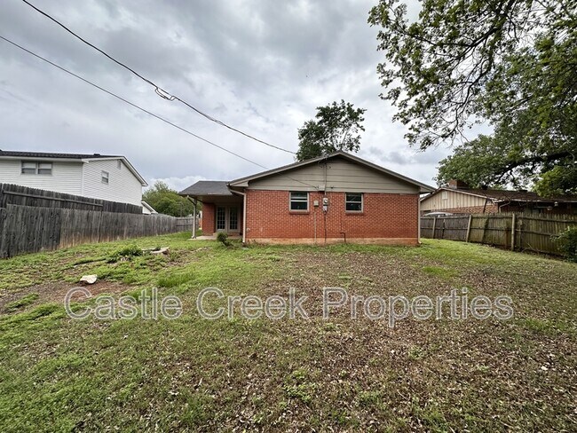 Building Photo - 1803 Fox Ave