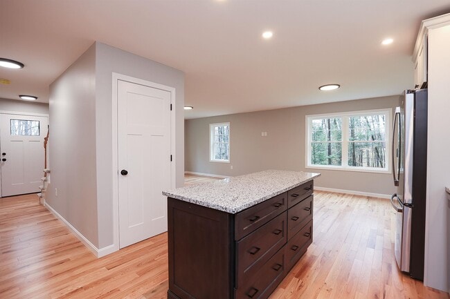 Building Photo - 231 Putnam Hill Rd