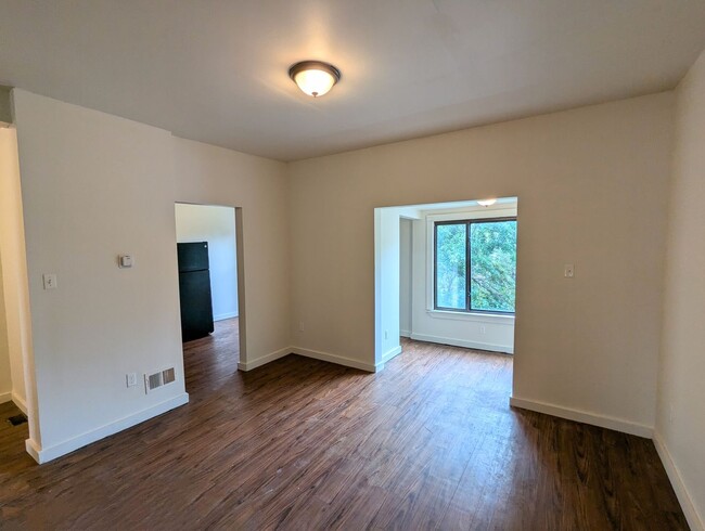 Building Photo - 2 Bedroom 1 Bathroom Single Family Home (P...