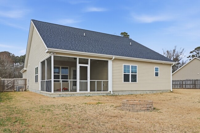 Building Photo - 870 Nor-Am Rd