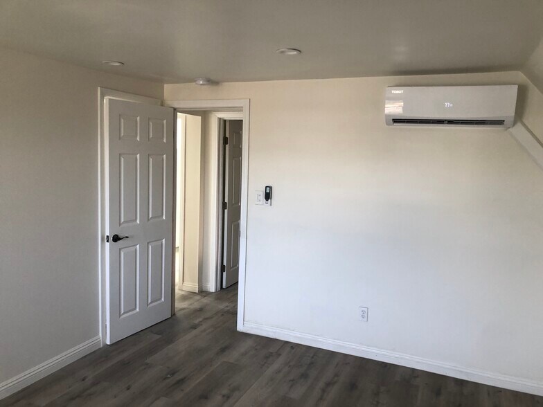 Building Photo - 4719 S Gramercy Pl