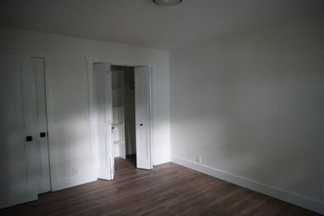 Building Photo - 2128 Sharondale Dr