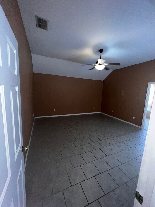 Building Photo - Nice home on The Island and just 1 mile from the beach, Large Master suite with dual closets