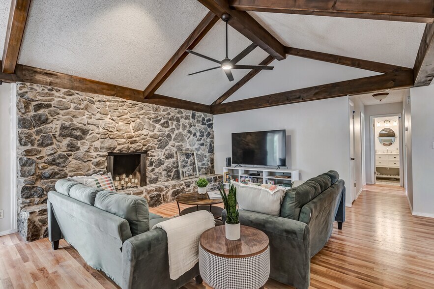 Building Photo - 705 N Dryden Cir