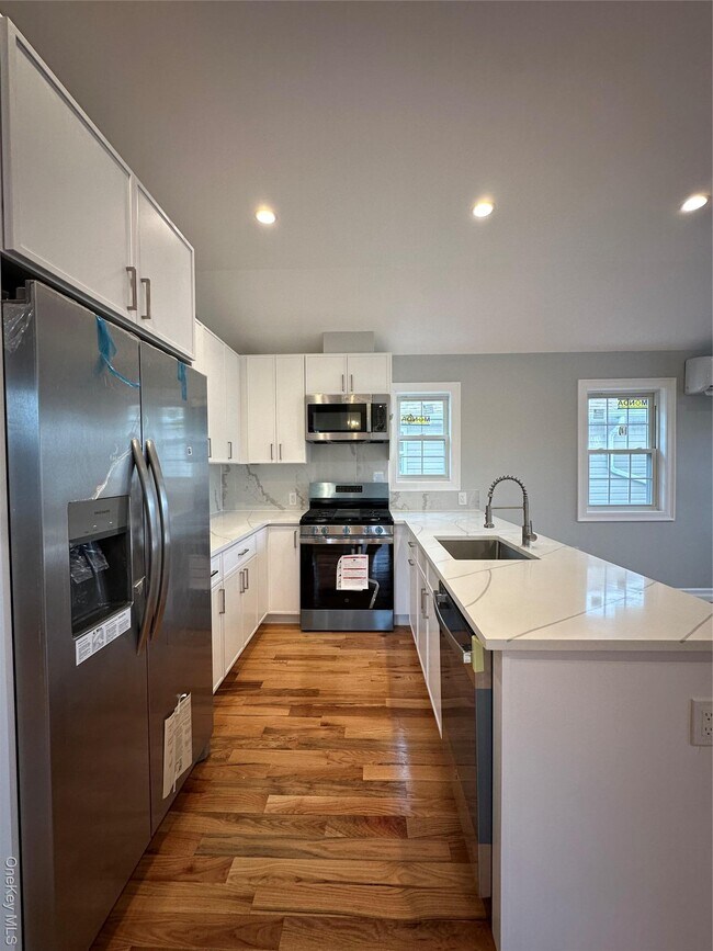 Building Photo - 170-16 143rd Rd