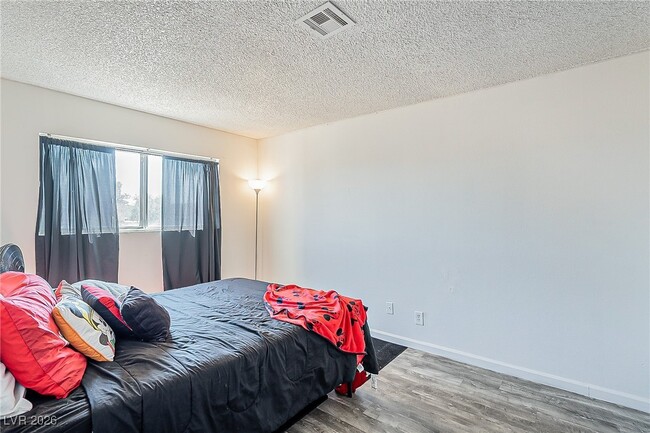 Building Photo - 5168 Garden Ln