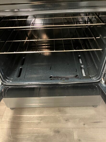 Inside oven - 808 La Veta Dr NE